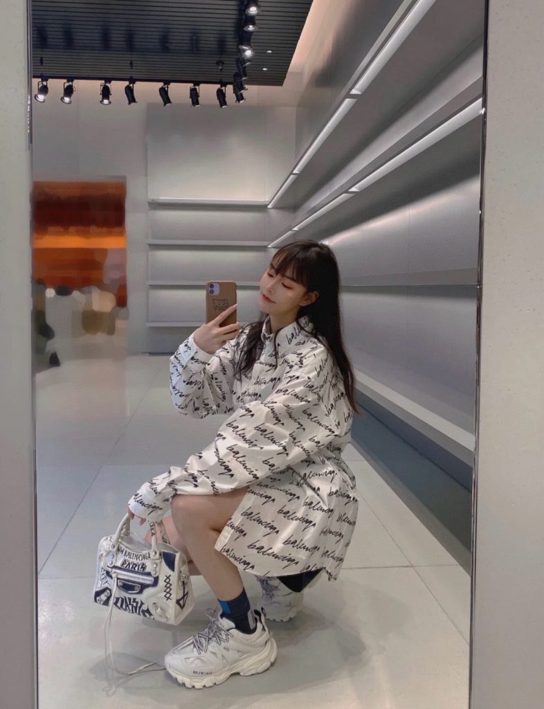 BALENCIAGA バレンシアガ 草写 名 幕 袖 衫 通勤 白色 - 画像 2