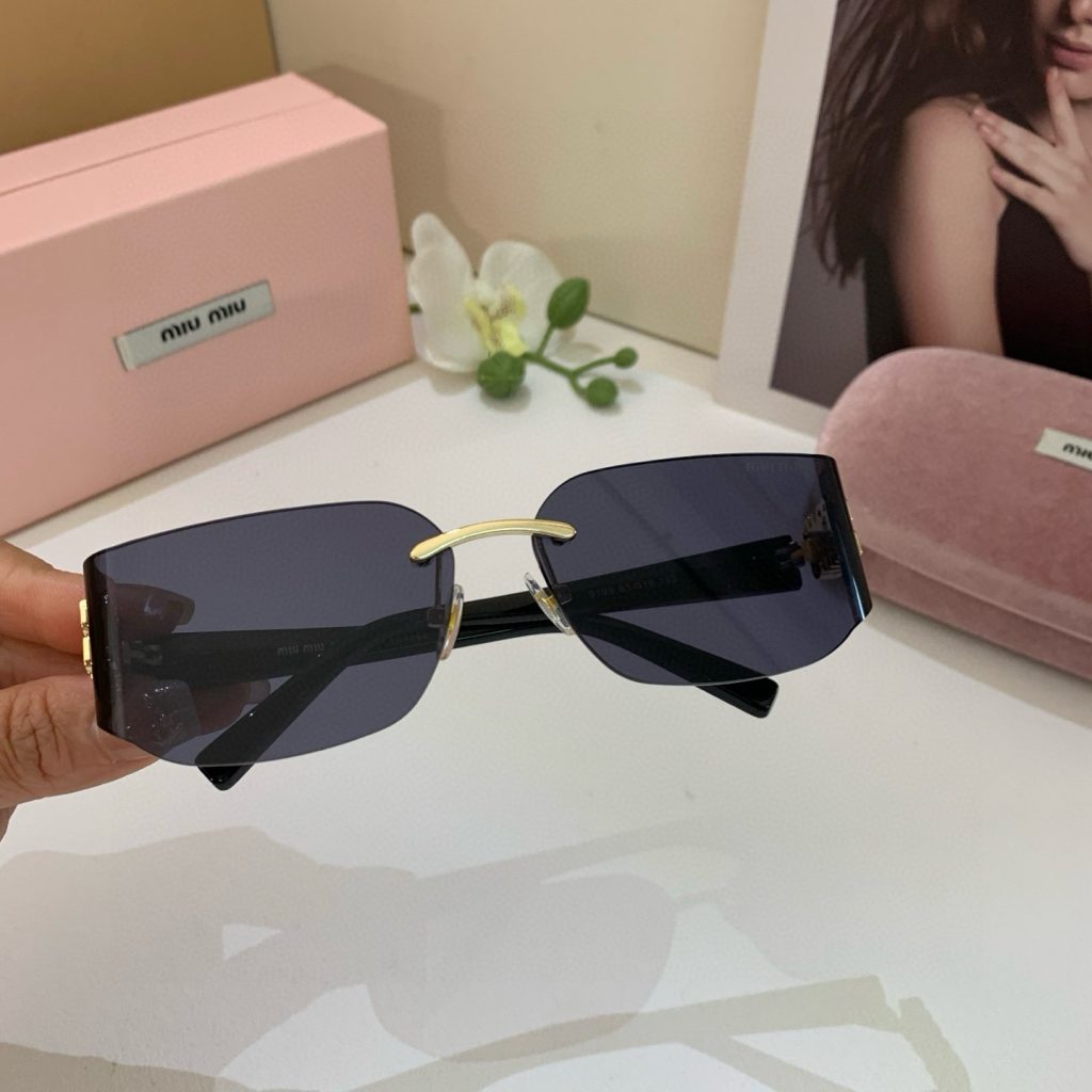 MIU MIU ミウミウ サングラス 男女兼用 メタルフレーム フラットサングラス ブラック - 画像 3