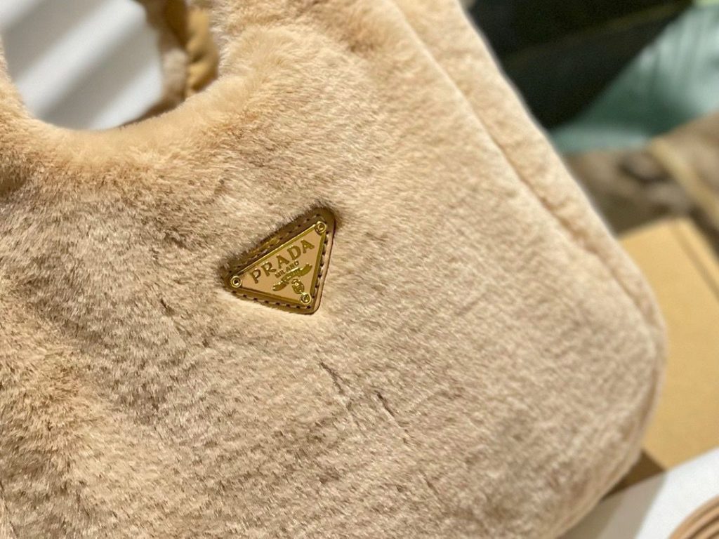 PRADA　プラダ　ふわふわ感　冬物　レディースバッグ　フェイクファーミニトート　トートバッグ　ショルダーバッグ　2色 - 画像 7