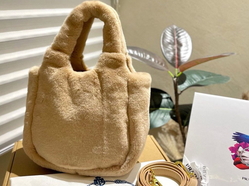 PRADA　プラダ　ふわふわ感　冬物　レディースバッグ　フェイクファーミニトート　トートバッグ　ショルダーバッグ　2色 - 画像 4