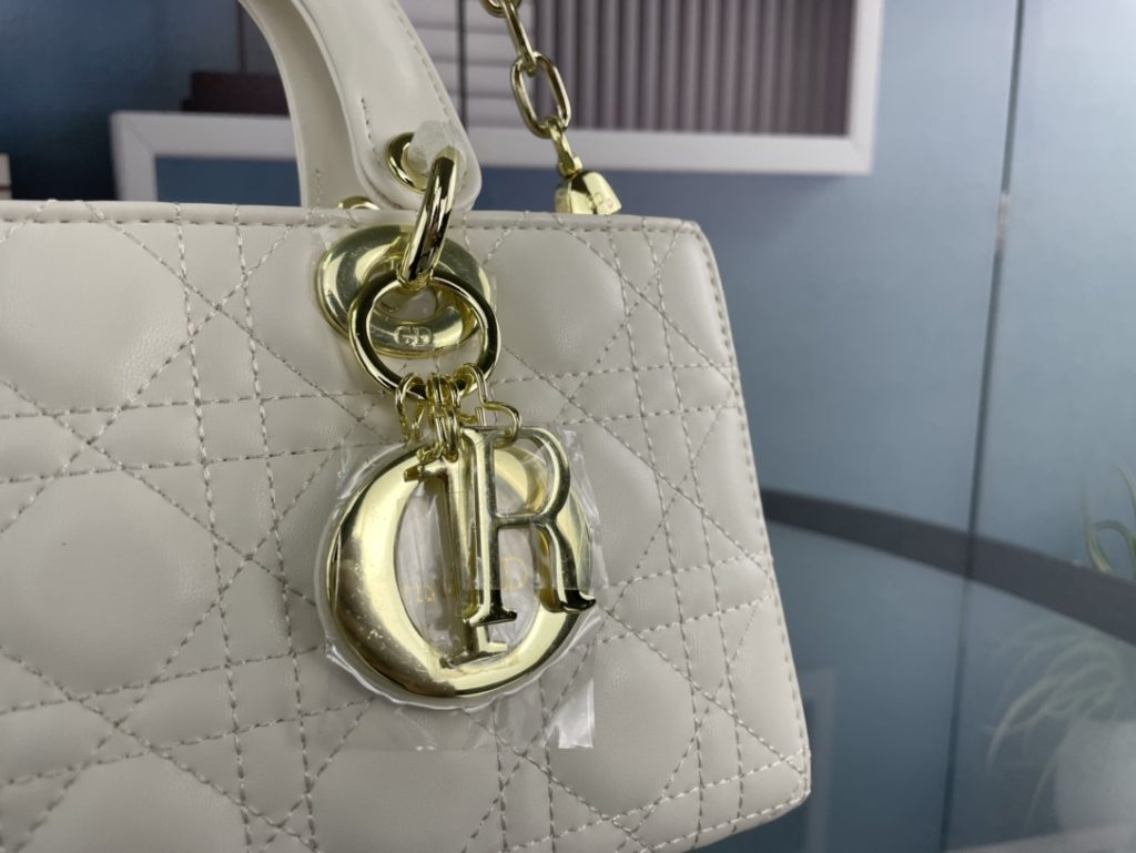 ディオール新作　DIOR　レディ ディオール　ショルダーバッグ　レディ D-JOY　レザー　5色 - 画像 4