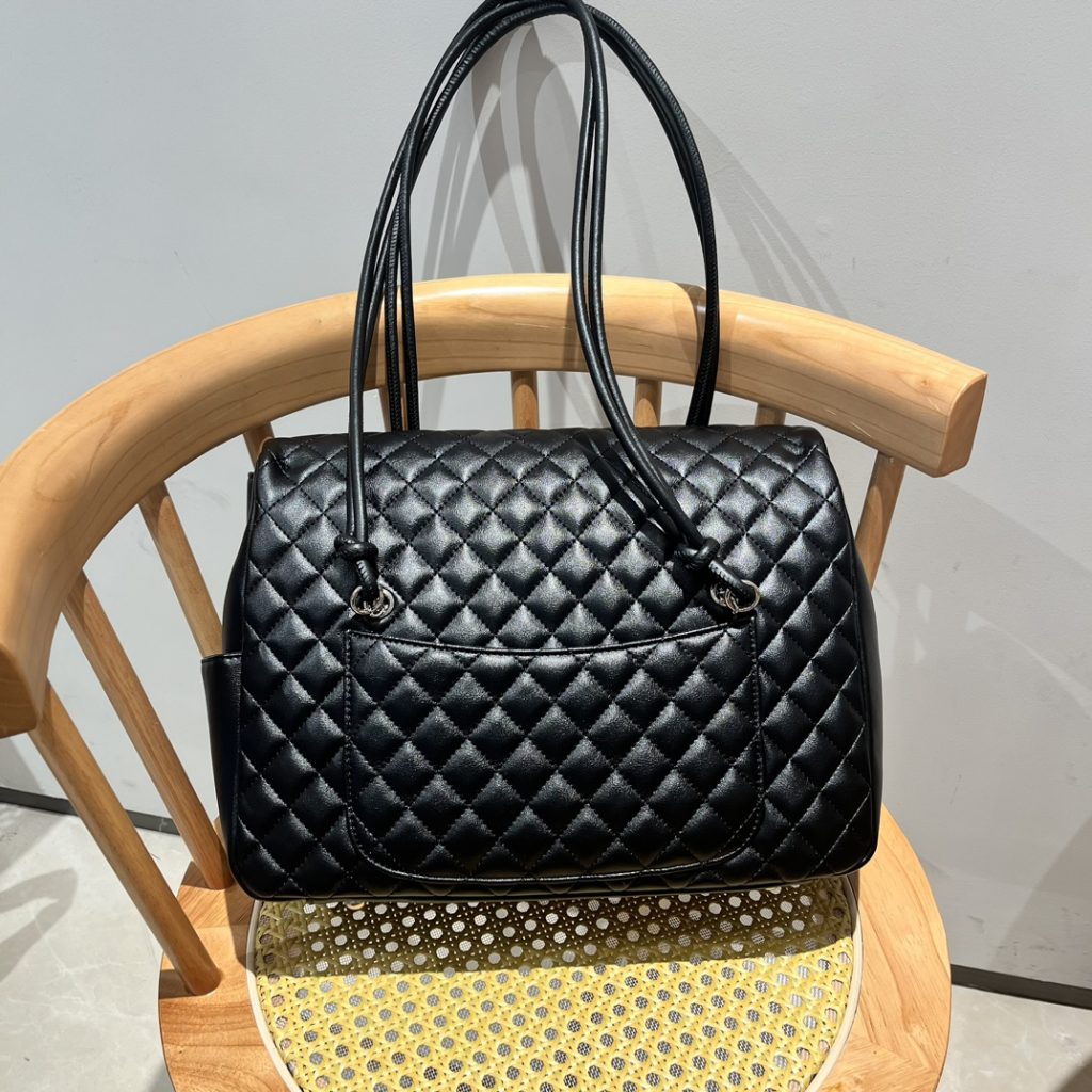 シャネル　CHANEL　カンボンライン　レディースショルダーバッグ　ココマーク　ブラック　シルバーカラー金具　肩掛け　黒 - 画像 2