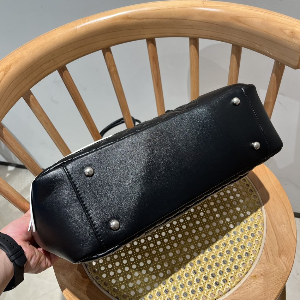 シャネル　CHANEL　カンボンライン　レディースショルダーバッグ　ココマーク　ブラック　シルバーカラー金具　肩掛け　黒 - 画像 7