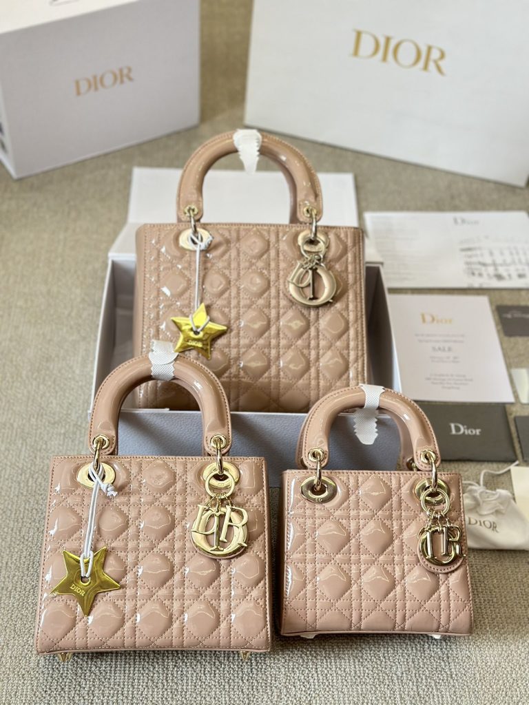 クリスチャンディオール　レディ ディオール バッグ Christian Dior　可愛いLady Dior Bag 　　ミニ/スモール/ミディアム　バッグ　 女性　ショルダーバッグ　レザー 　ハンドバッグ　4色 - 画像 2