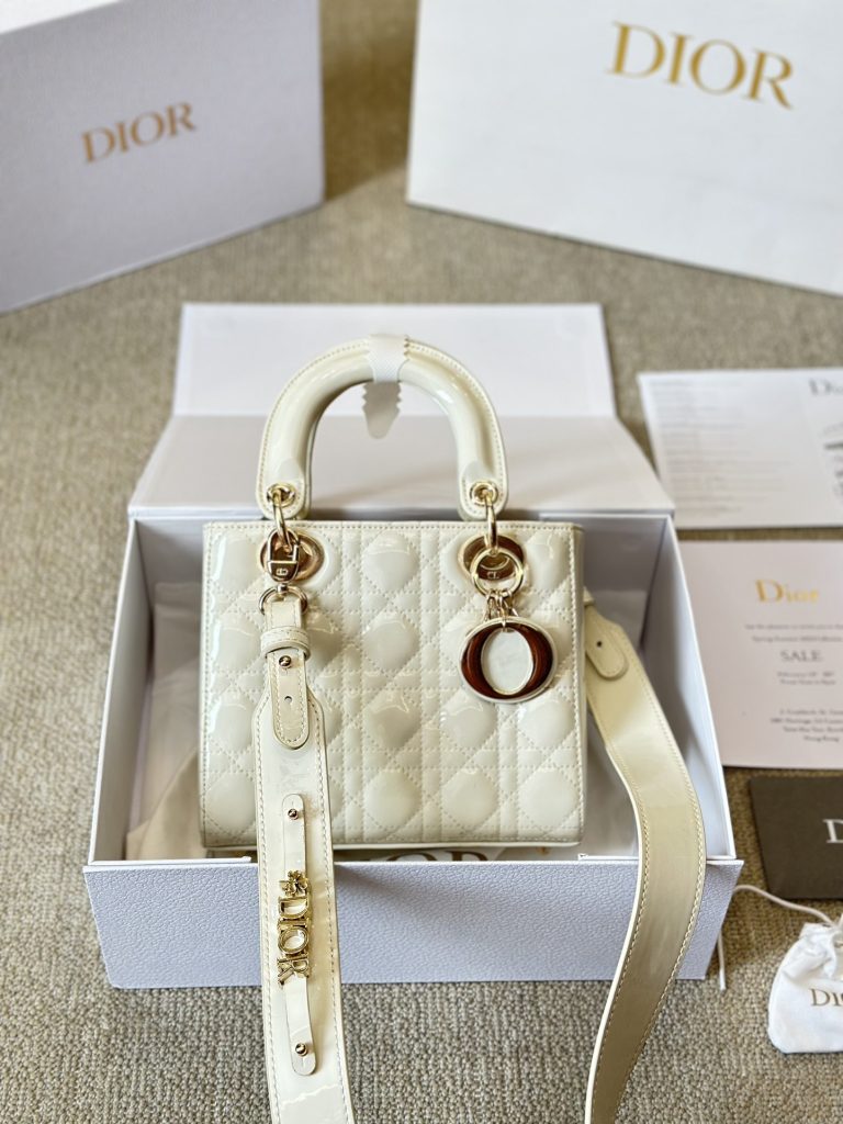 クリスチャンディオール　レディ ディオール バッグ Christian Dior　可愛いLady Dior Bag 　　ミニ/スモール/ミディアム　バッグ　 女性　ショルダーバッグ　レザー 　ハンドバッグ　4色 - 画像 7