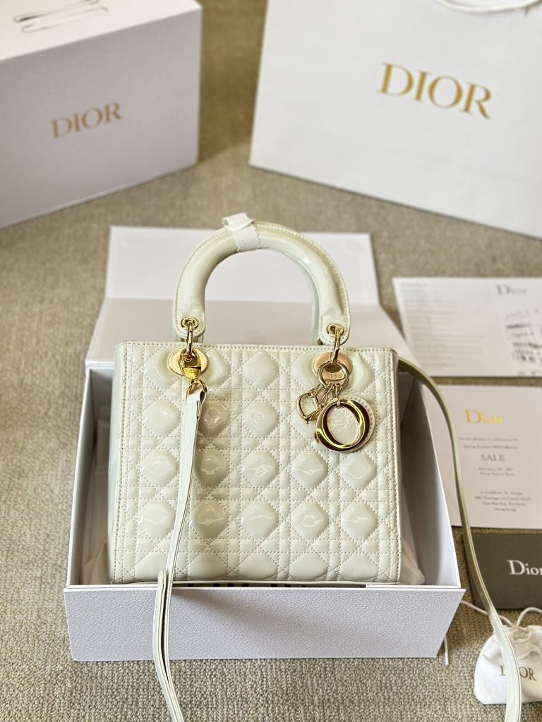 クリスチャンディオール　レディ ディオール バッグ Christian Dior　可愛いLady Dior Bag 　　ミニ/スモール/ミディアム　バッグ　 女性　ショルダーバッグ　レザー 　ハンドバッグ　4色 - 画像 6