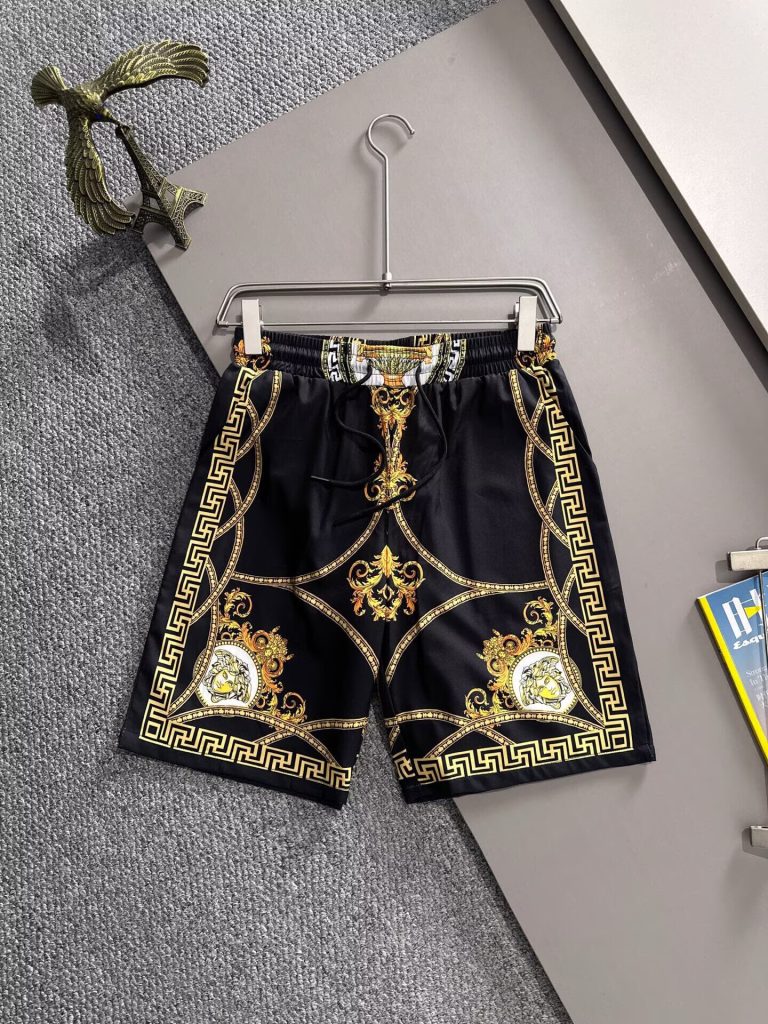 ヴェルサーチ　Versace　セットアップ　上下2点セット　メンズ服　半袖Ｔシャツと半ズボン/ショートパンツ　カジュアルウェア　メンズセット　ポロシャツ　パンツ - 画像 4