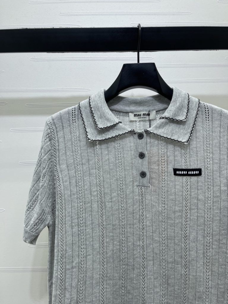 MIU MIU ミウミウ ニット Tシャツ メンズ ポロネック シルエット 綿混 青灰 全2色 - 画像 3