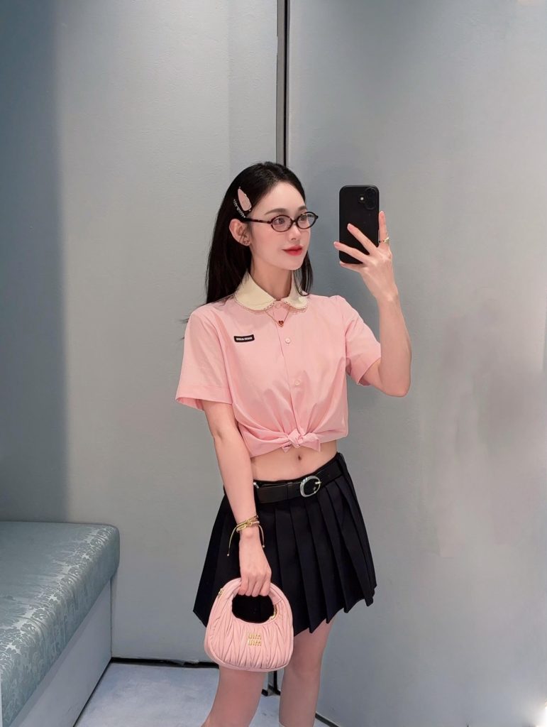 通勤に使いやすいMiu Miuのシャツを探す