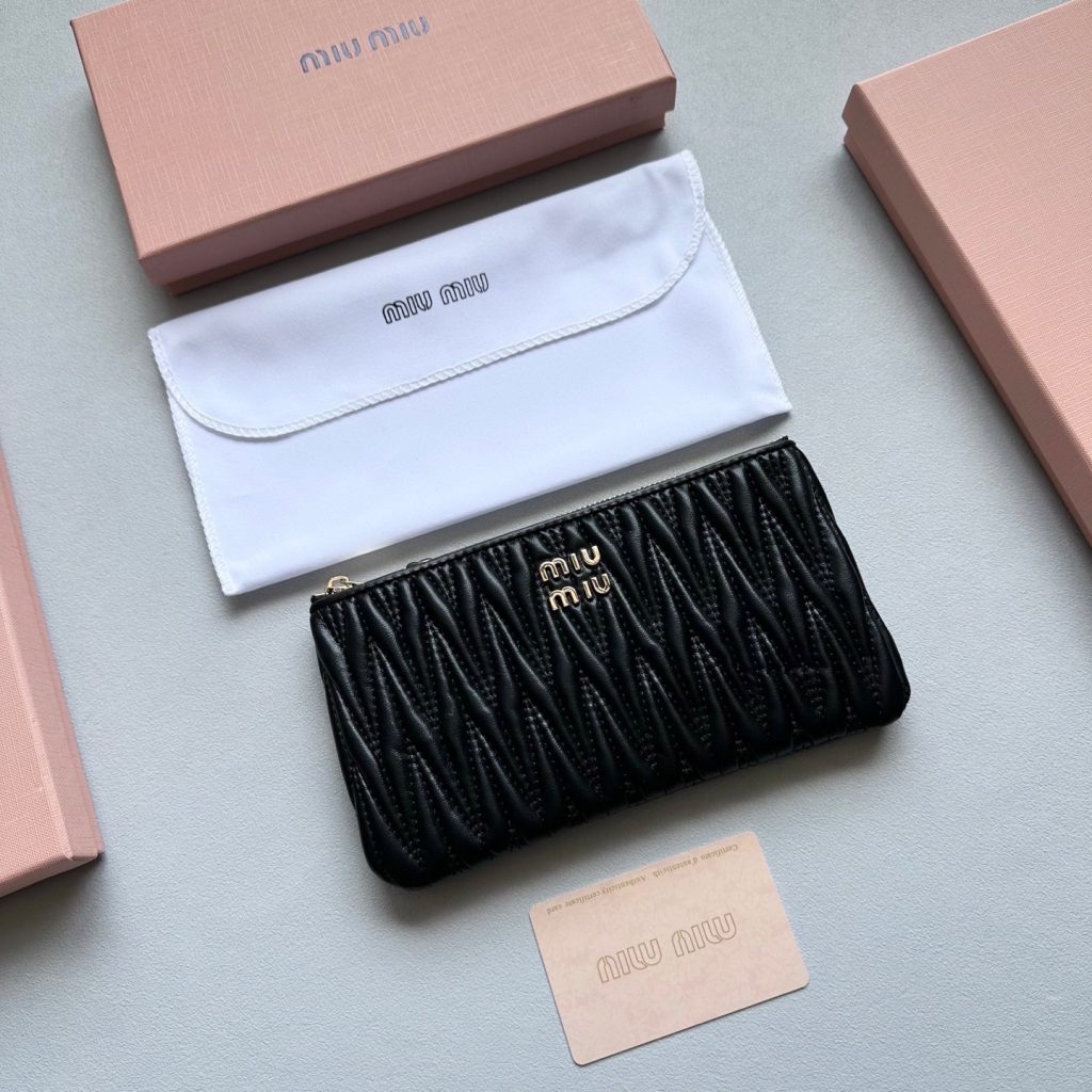MIU MIU ミュウミュウ コインケース マイクロラージ コンパクト 本革仕様 黒 ピンク 棕 藍 全4色展開 - 画像 6
