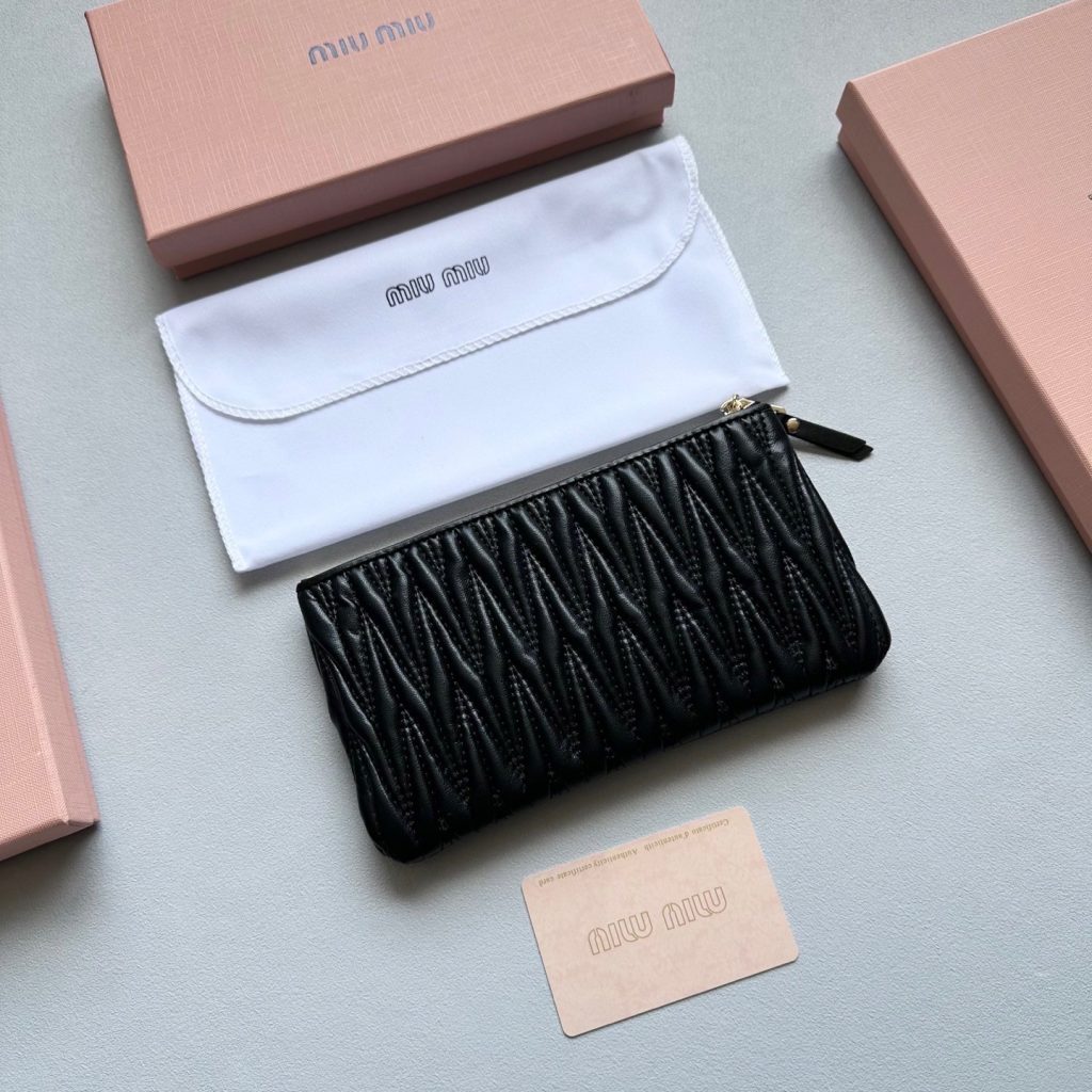 MIU MIU ミュウミュウ コインケース マイクロラージ コンパクト 本革仕様 黒 ピンク 棕 藍 全4色展開 - 画像 7