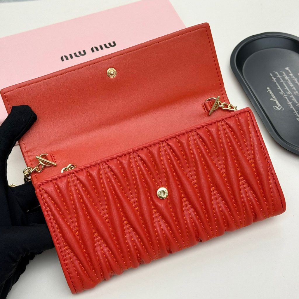 MIU MIU ミウミウ 財布 折りたたみ財布 ミニショルダーバッグ レッド - 画像 7