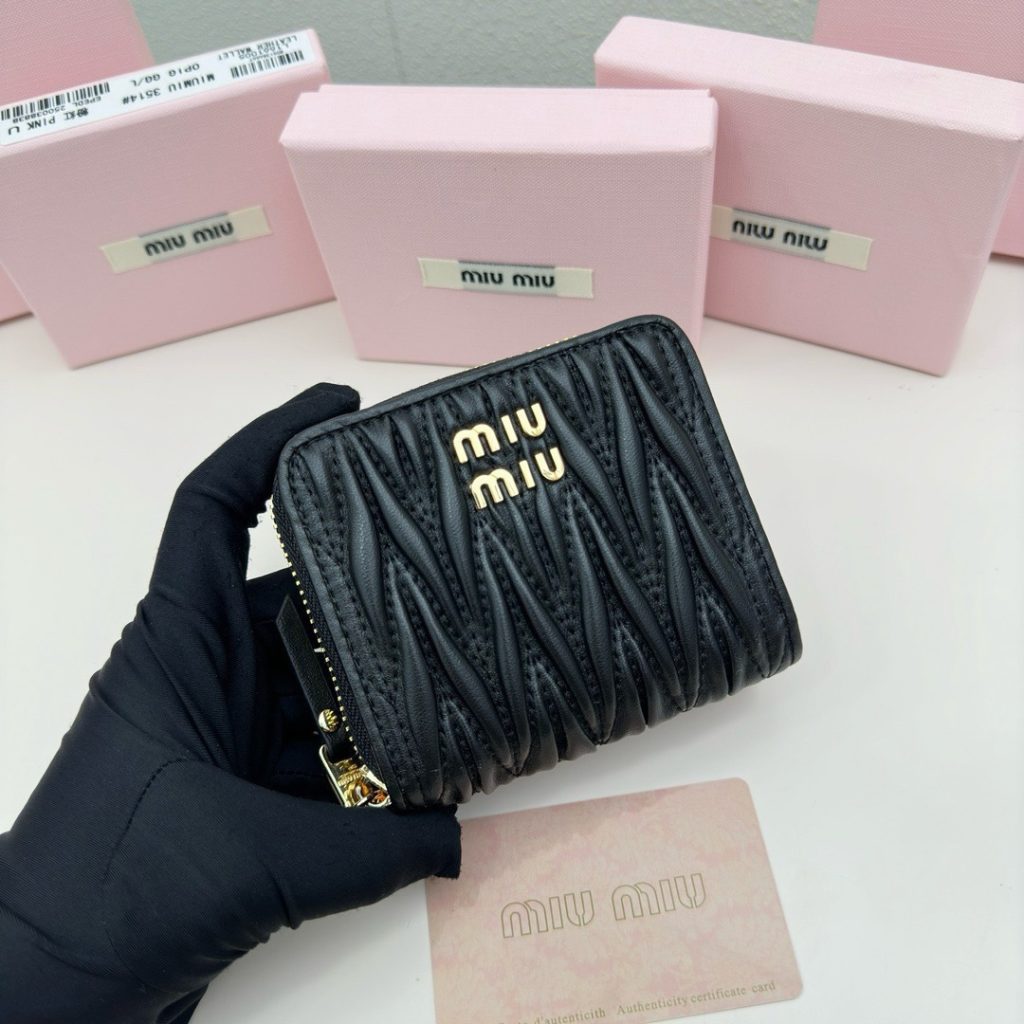 Miu Miu ミウミウ ミニ財布 ミニウォレット 黒 ピンク ブルー 全3色 - 画像 4
