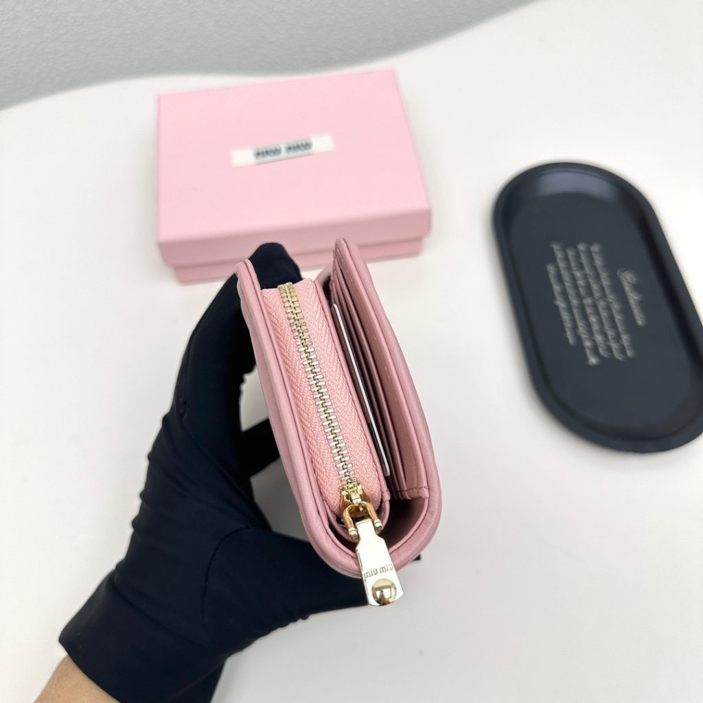 Miu Miu ミウミウ 折り財布 高級レザー カードケース ファスナー ピンク - 画像 6