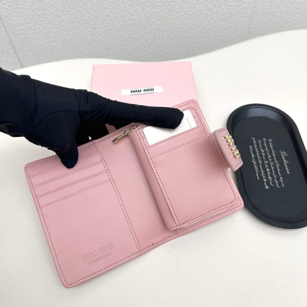 Miu Miu ミウミウ 折り財布 高級レザー カードケース ファスナー ピンク - 画像 8