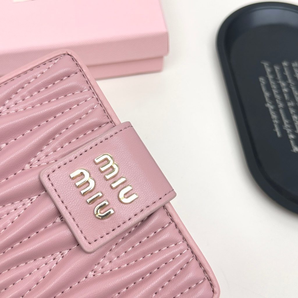 Miu Miu ミュウミュウ 折り財布 ファスナー コンパクト ピンク - 画像 5