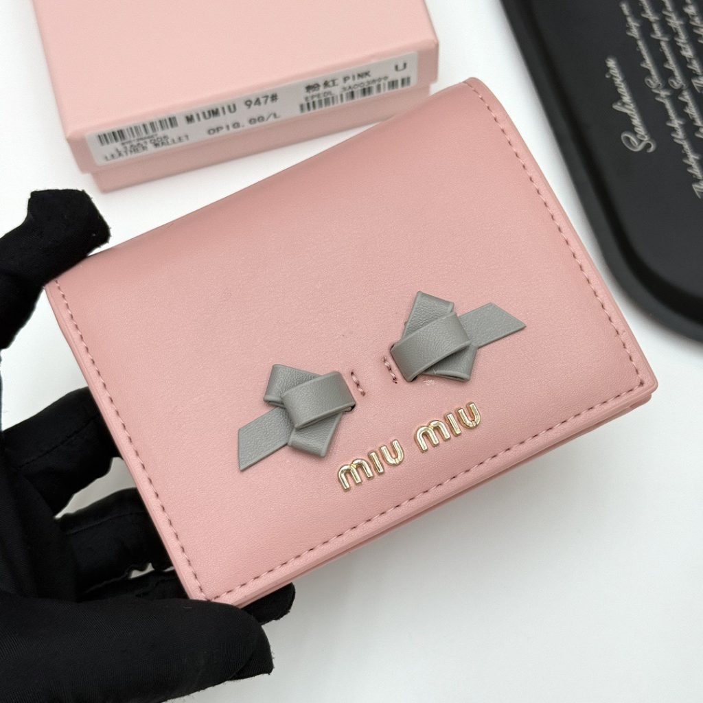 MIUMIU ミウミウ ミュウミュウ コンパクト財布 ファスナー付き ピンク 灰色 全2色展開 - 画像 2