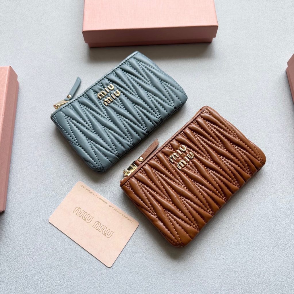 MIU MIU ミュウミュウ コインケース 本革仕様 小羊皮 コインケース コインパウチ コンパクト 4色展開 - 画像 2
