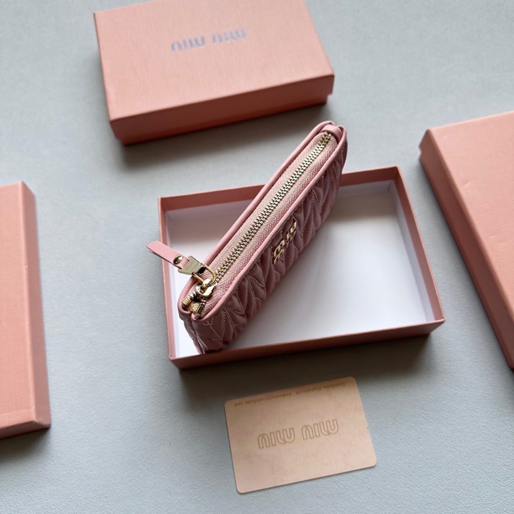 MIU MIU ミュウミュウ コインケース 本革仕様 小羊皮 コインケース コインパウチ コンパクト 4色展開 - 画像 6