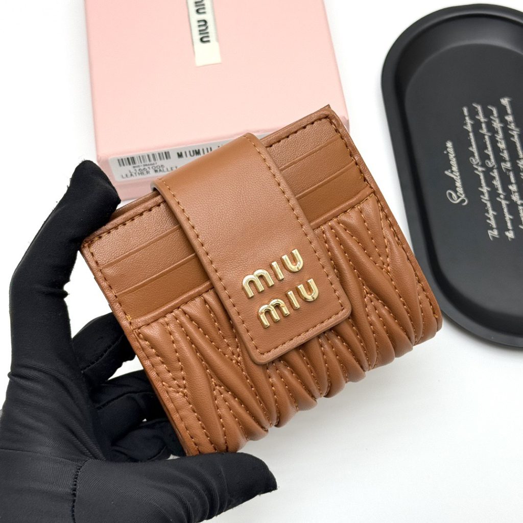 MIUMIU ミュウミュウ レザー ミニ財布 ミニウォレット V12 ブラウン - 画像 2