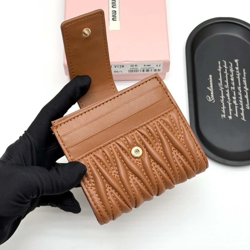 MIUMIU ミュウミュウ レザー ミニ財布 ミニウォレット V12 ブラウン - 画像 6