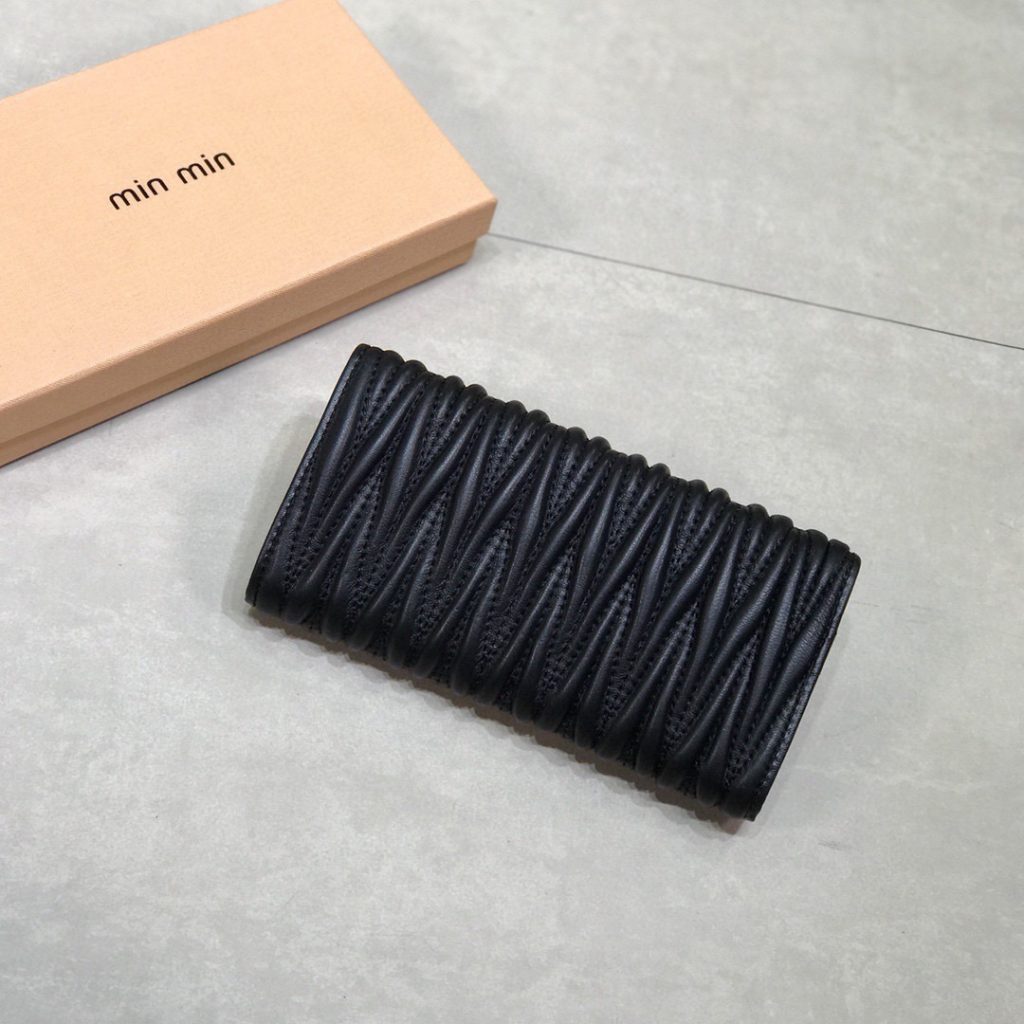 Miu Miu ミウミウ 長財布 ミニ フリル ラフィア 本革 19x10cm 黒 - 画像 4