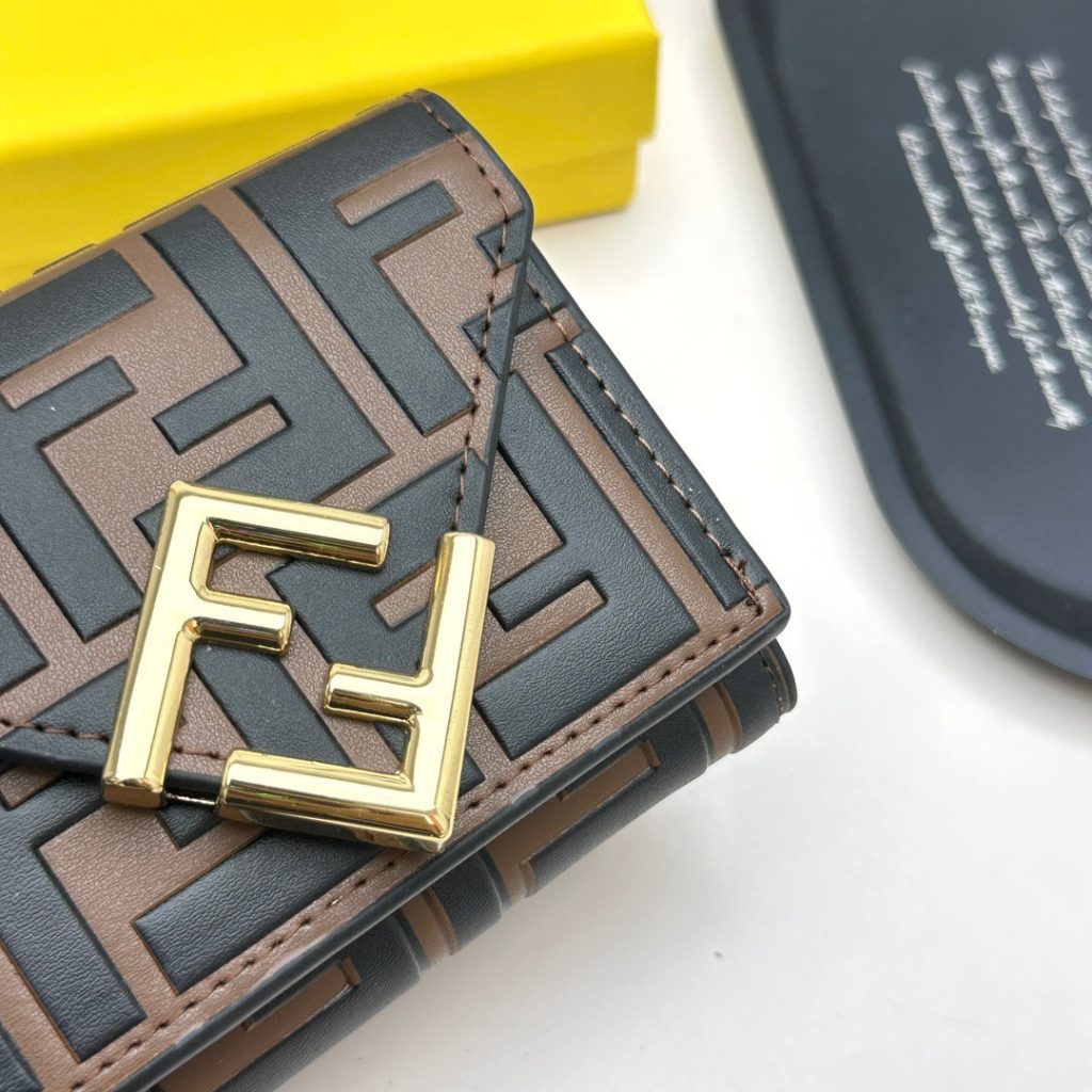 FENDI コピー ブランド財布 ミニ財布 ファスナー 2つ折り チェーン付き ブラック ブラウン - 画像 5
