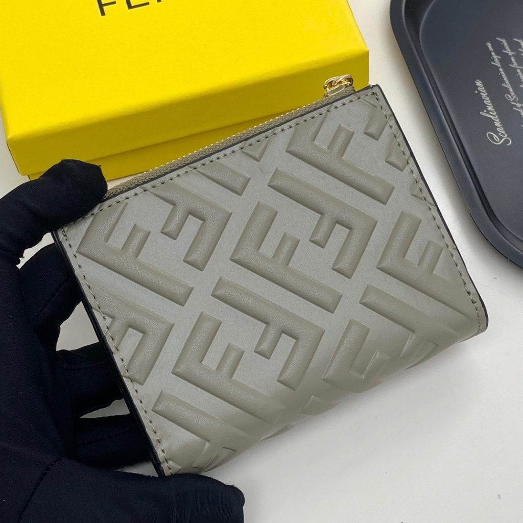 FENDI フェンディ コピー 財布 ミニ財布 ロゴ柄 ジップトップ 黒棕 大象灰 - 画像 4