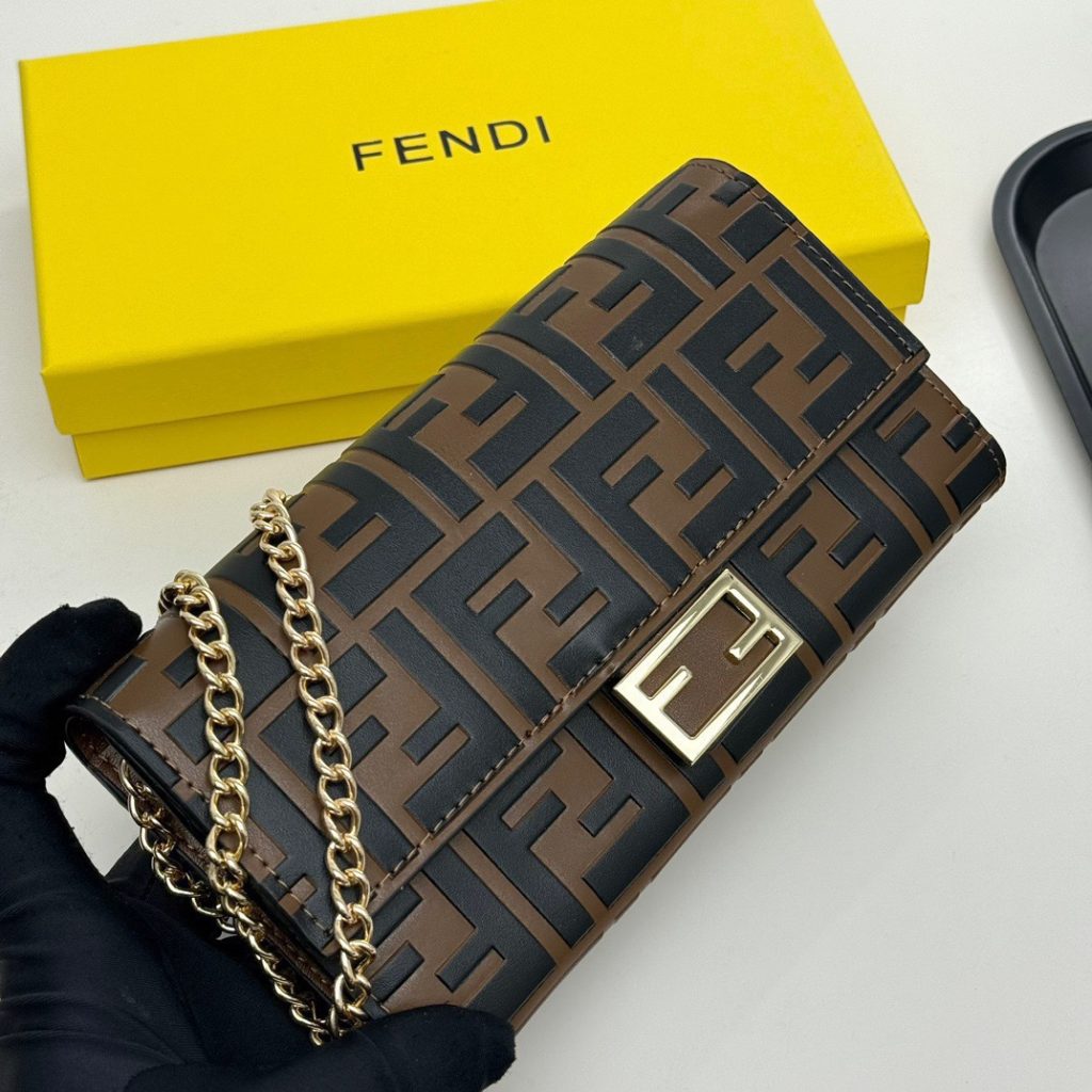 FENDI バッグ コピー ロゴ柄 チェーン ストラップ ミニ財布 レディース 黒ブラウン - 画像 3