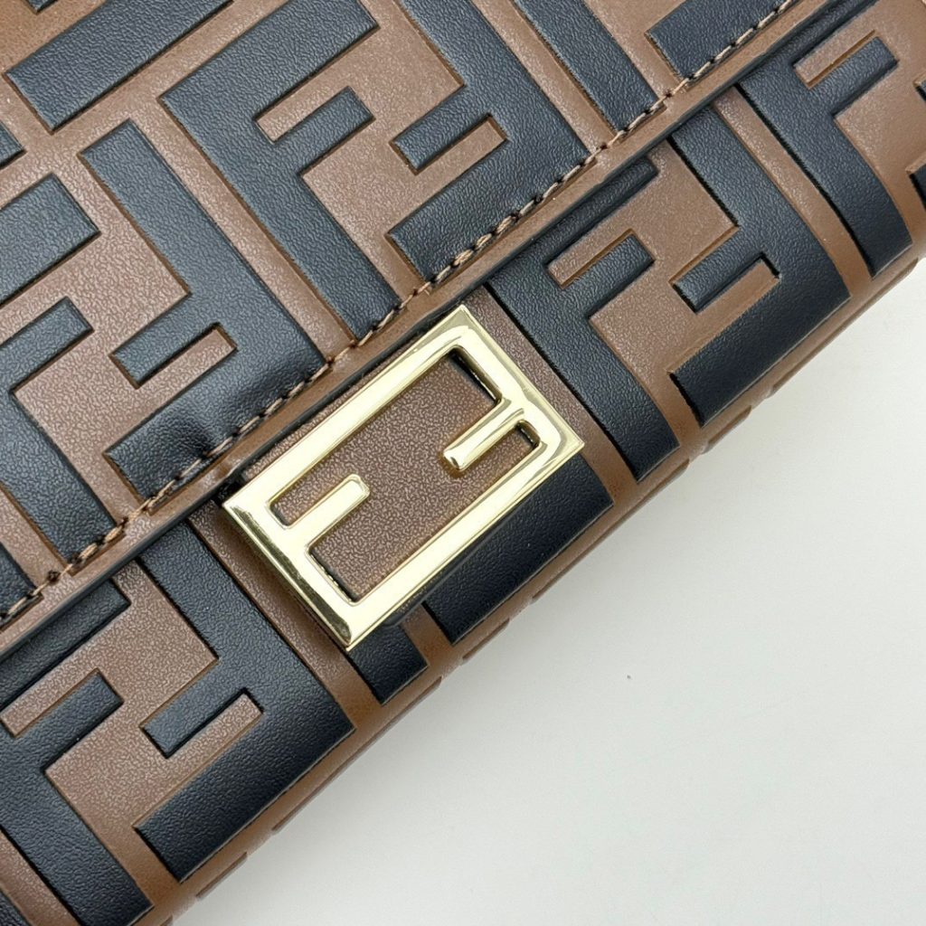 FENDI バッグ コピー ロゴ柄 チェーン ストラップ ミニ財布 レディース 黒ブラウン - 画像 5