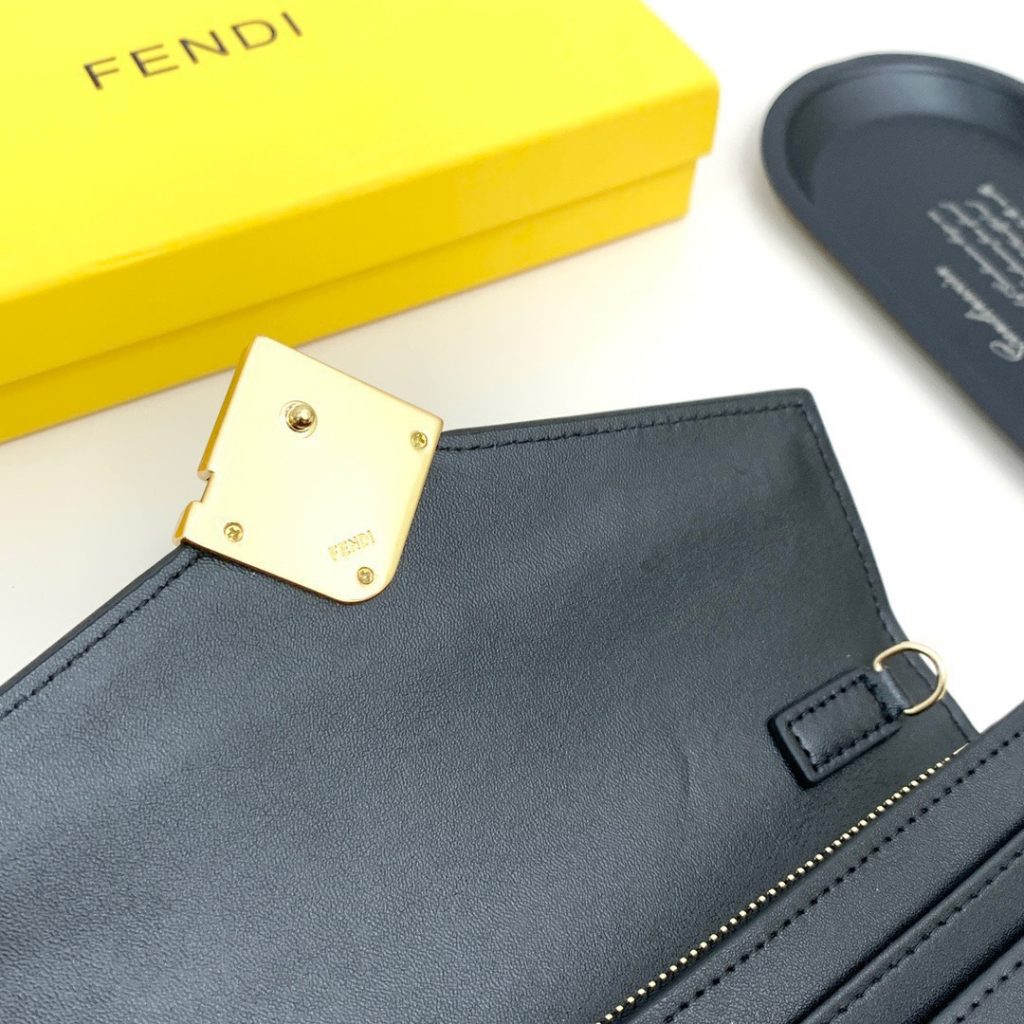 FENDI フェンディ バッグ コピー ミニショルダーバッグ 本革仕様 ゴールド金具 黒 - 画像 7