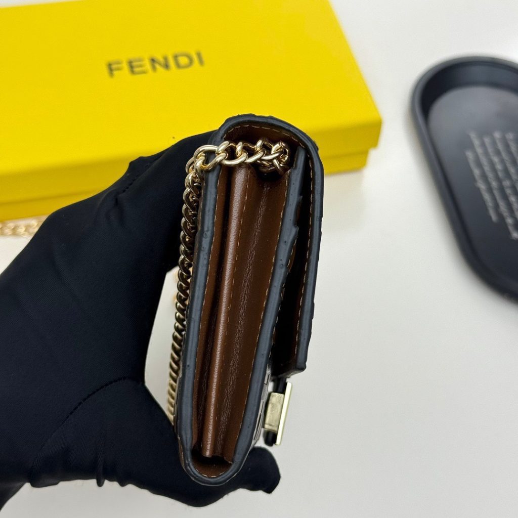 FENDI フェンディ ミニ財布 コピー ロゴ柄 チェーン付き レディース ブラック ブラウン - 画像 8