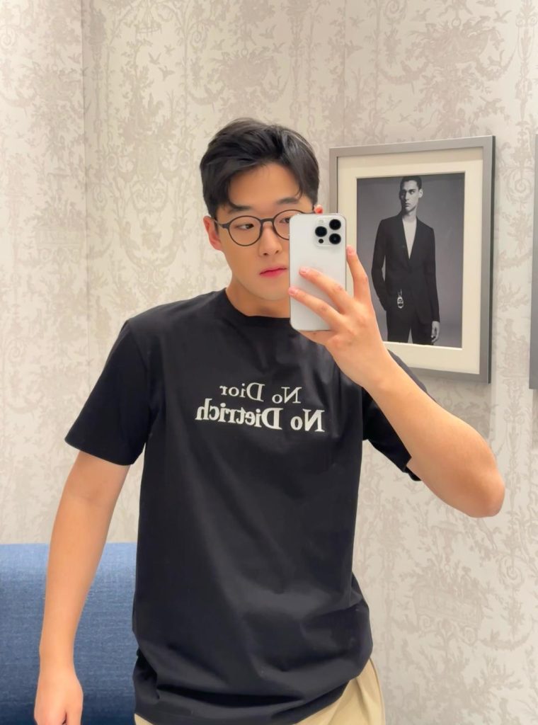 ディオール コピー ロゴTシャツ メンズ 男女兼用 ブラック 白文字 ロゴデザイン 軽量感 - 画像 2