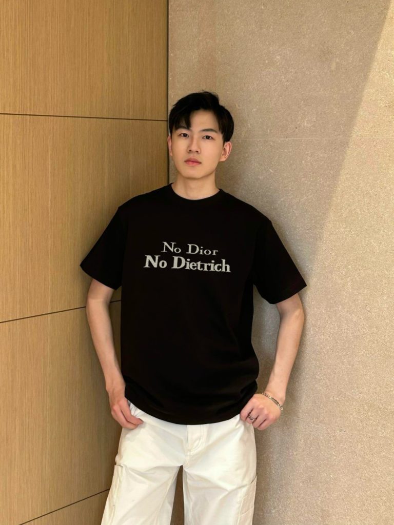 ディオール コピー ロゴTシャツ メンズ 男女兼用 ブラック 白文字 ロゴデザイン 軽量感 - 画像 3