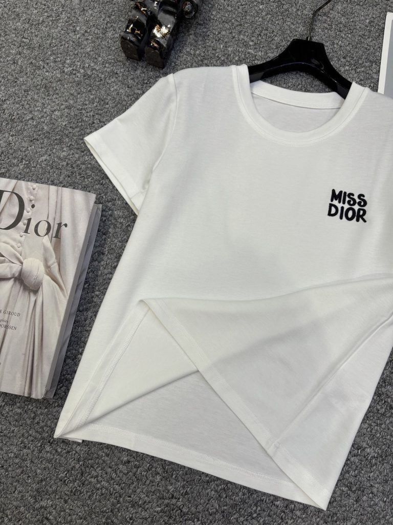Dior コピー ロゴ刺繍Tシャツとポケットデザイン半ズボンのセット 白黒 ブラック ベージュ - 画像 4