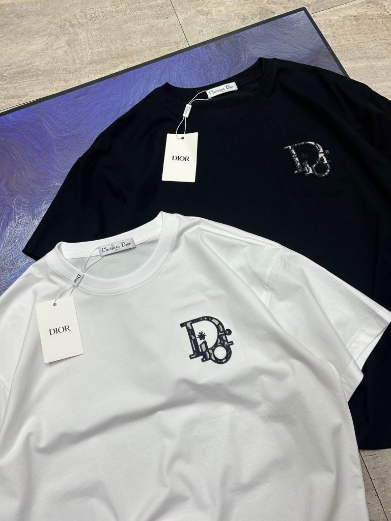 Dior コピー ロゴ刺繍 半袖Tシャツ メンズ レディース 2色展開 白 黒 - 画像 4