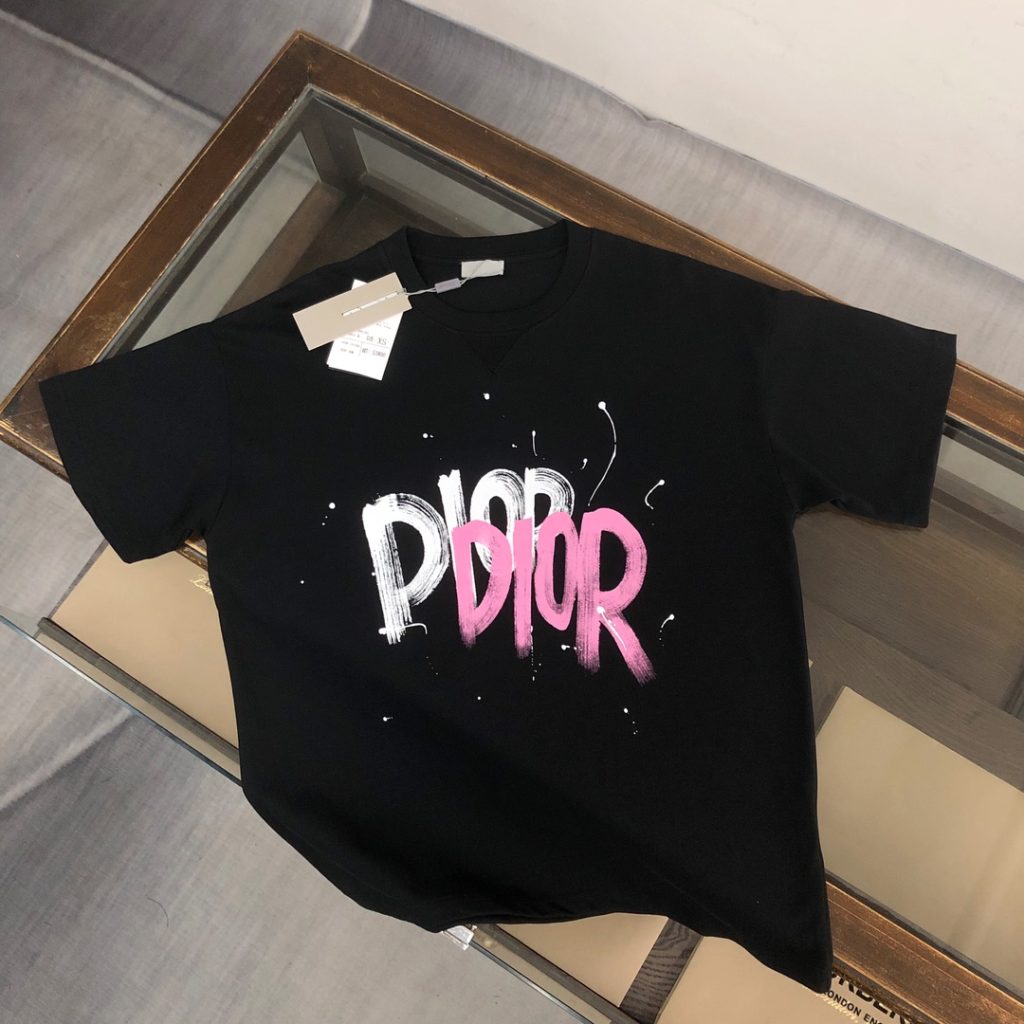 物価高でも選びやすいTシャツ：Diorを自然に取り入れる