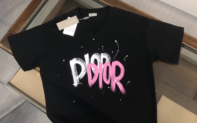 物価高でも選びやすいTシャツ：Diorを自然に取り入れる