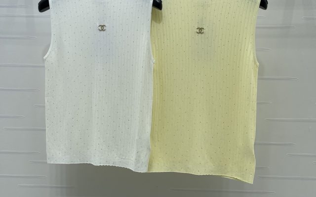 CHANEL コピー ニット バックレス ベスト 半高領 ロゴ付き プリント 通気性 軽量 2色展開