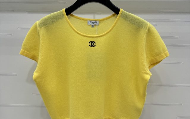CHANEL コピー ニットTシャツ 黄色 ショート丈 ロゴ刺繍 単色 レディース 3色展開