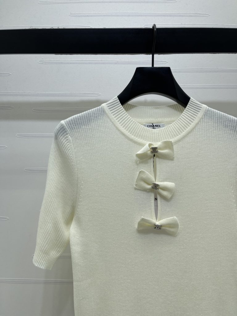 CHANEL ニット 半袖 プルオーバー コピー 3色展開 ロゴ付き ファッション レディース 白 黒 灰 - 画像 4