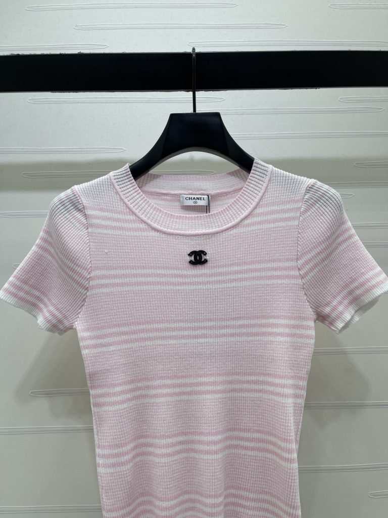 CHANEL コピー ニットTシャツ 撞色ストライプ ロゴ刺繍 丸首 半袖 シルエット 3色展開 - 画像 4