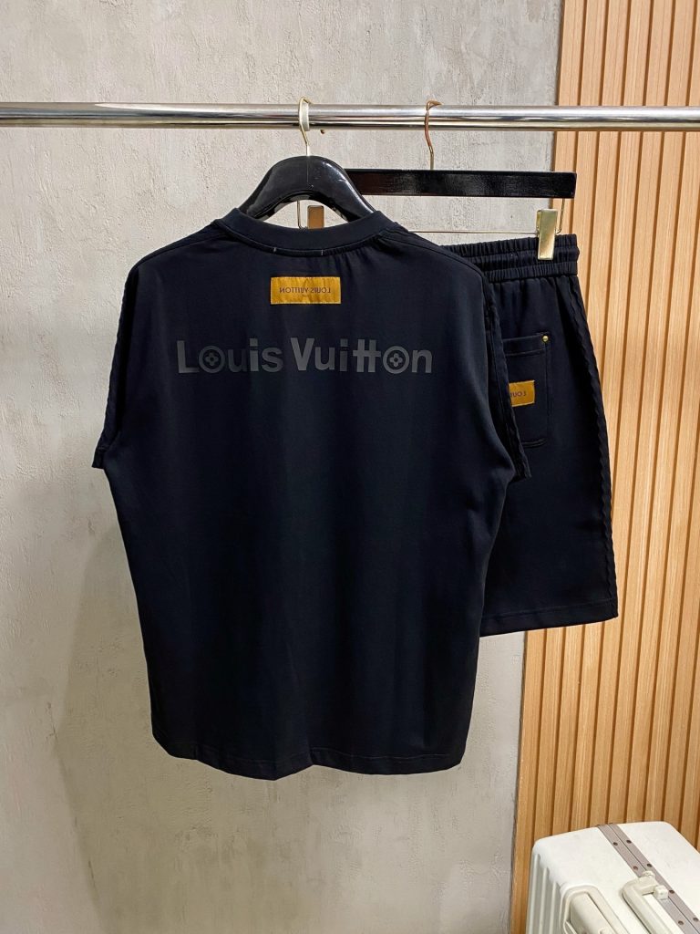 Louis Vuitton上下2点セットアップ ルイヴィトン 半袖Tシャツと半ズボン LVカジュアルウェア モノグラム メンズ ブラック - 画像 2