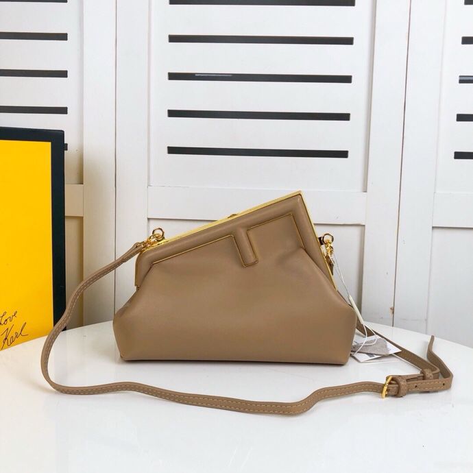 FENDI フェンディ ファースト スモール ミディアム FENDI First ショルダーバッグ 女性 大人 バッグ カバン 6色 - 画像 2