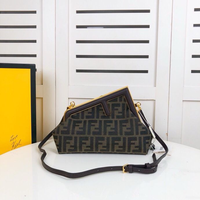FENDI フェンディ ファースト スモール ミディアム FENDI First ショルダーバッグ 女性 大人 バッグ カバン 6色 - 画像 4