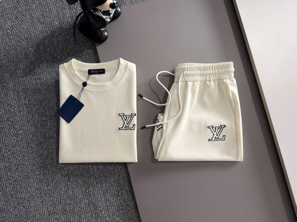 ルイヴィトン Louis Vuittonセットアップ 上下2点セット モノグラム 半袖Tシャツとショートパンツ LVカジュアルウェア 3色 - 画像 7