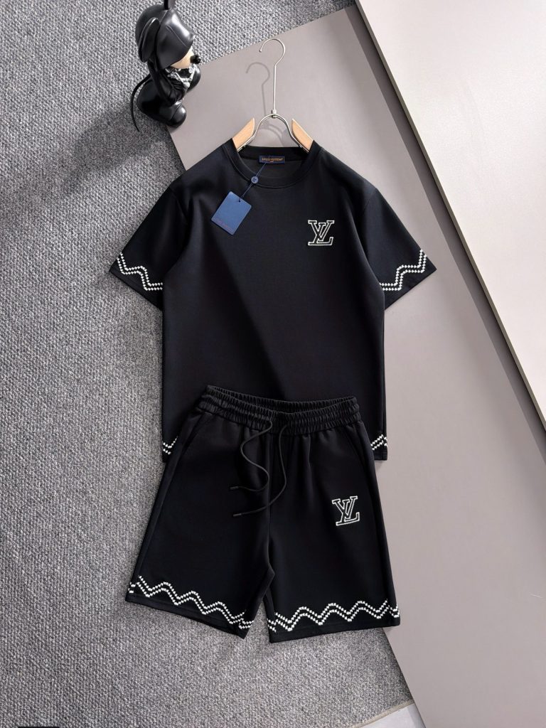ルイヴィトン Louis Vuittonセットアップ 上下2点セット モノグラム 半袖Tシャツとショートパンツ LVカジュアルウェア 3色 - 画像 2