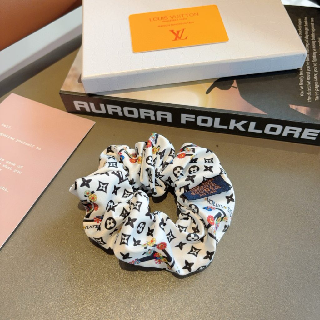 ルイヴィトン LOUIS VUITTON モノグラム柄 ヘアゴム アクセサリー おしゃれ ヘアアレンジ カジュアル 手首につけても シルクシュシュ - 画像 4