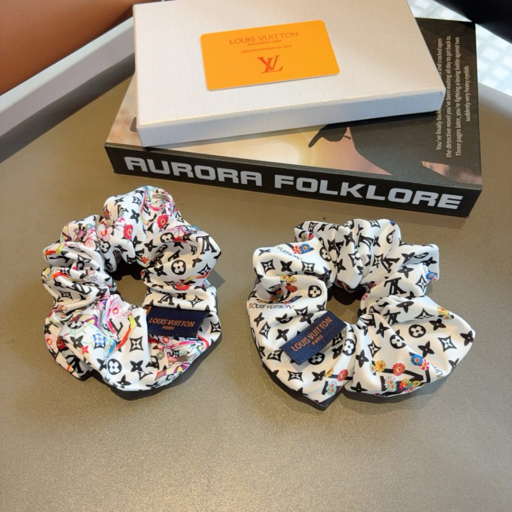 ルイヴィトン LOUIS VUITTON モノグラム柄 ヘアゴム アクセサリー おしゃれ ヘアアレンジ カジュアル 手首につけても シルクシュシュ - 画像 2