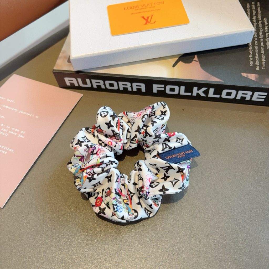 ルイヴィトン LOUIS VUITTON モノグラム柄 ヘアゴム アクセサリー おしゃれ ヘアアレンジ カジュアル 手首につけても シルクシュシュ - 画像 3